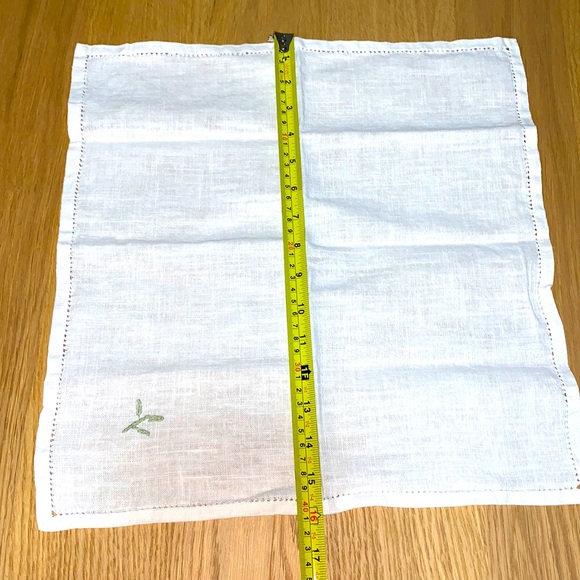 ☀️Hump Day Happiness SALE☀️ 🍃April Cornell- Embroidered Square Table Linen - Picture 3 of 6